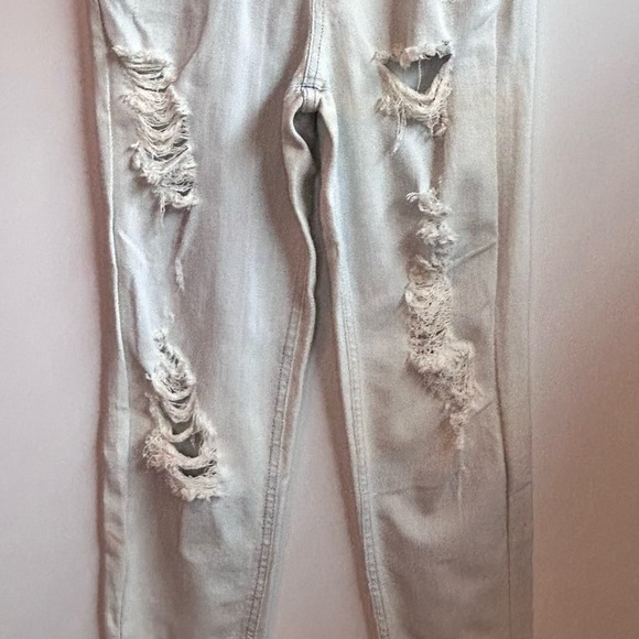 Women's Light Gray Jeans (F) - Picture 3 of 5